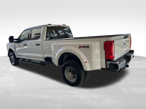 Oxford White 2025 Ford F-350 XLT