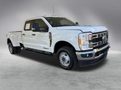Oxford White 2025 Ford F-350 XLT