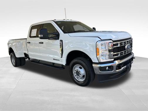 Oxford White 2025 Ford F-350 XLT