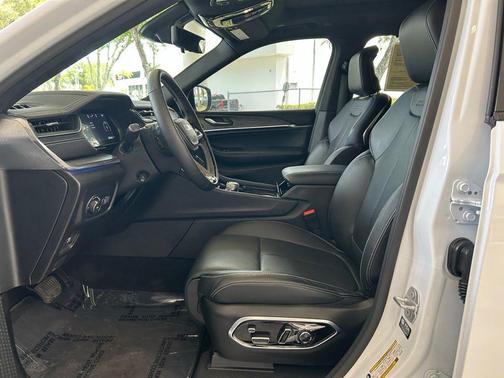 Bright White Clearcoat 2025 Jeep Grand Cherokee L Overland