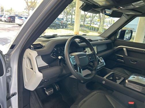 2023 Land Rover Defender 110 X-Dynamic SE