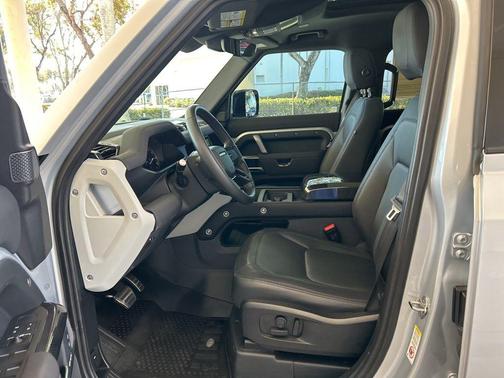 2023 Land Rover Defender 110 X-Dynamic SE