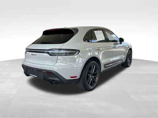 Tan 2023 Porsche Macan
