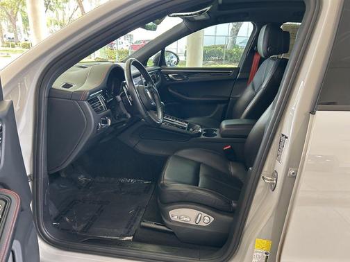 Tan 2023 Porsche Macan