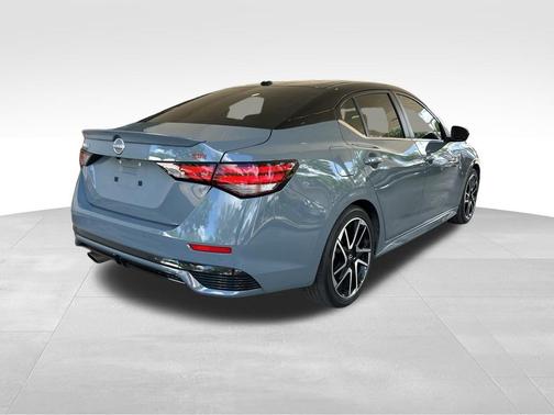 2t Gry Blk Roof 2024 Nissan Sentra SR