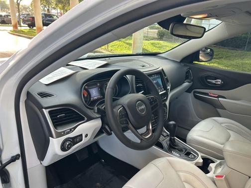 2022 Jeep Cherokee Latitude Lux