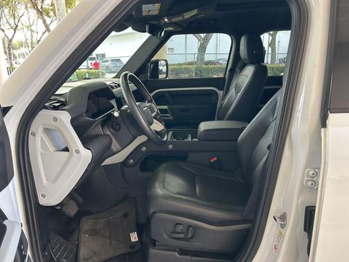 2024 Land Rover Defender P300