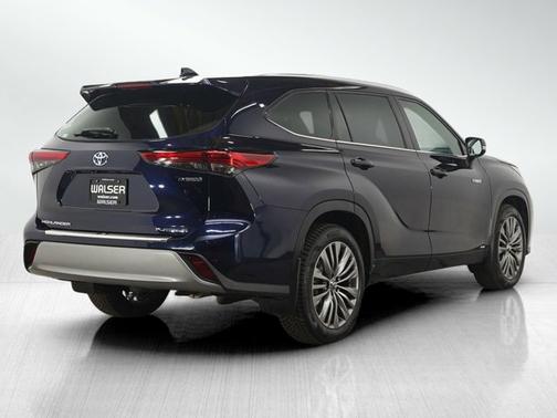2021 Toyota Highlander Hybrid Platinum