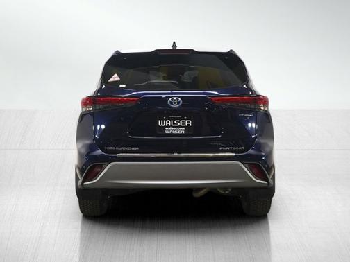 2021 Toyota Highlander Hybrid Platinum