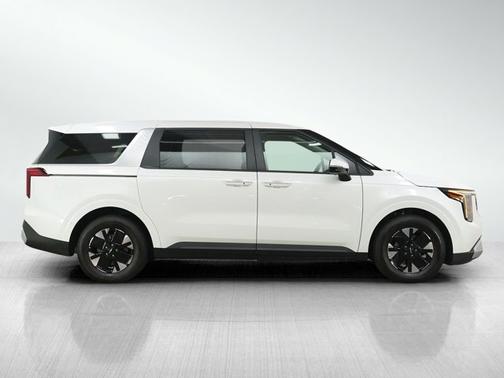 Snow White Pearl 2026 Kia Carnival Hybrid LXS
