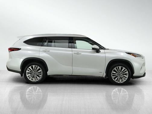 Wind Chill Pearl 2025 Toyota Highlander Hybrid Hybrid Platinum