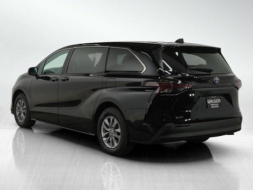 2025 Toyota Sienna LE