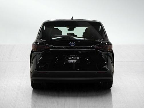 2025 Toyota Sienna LE