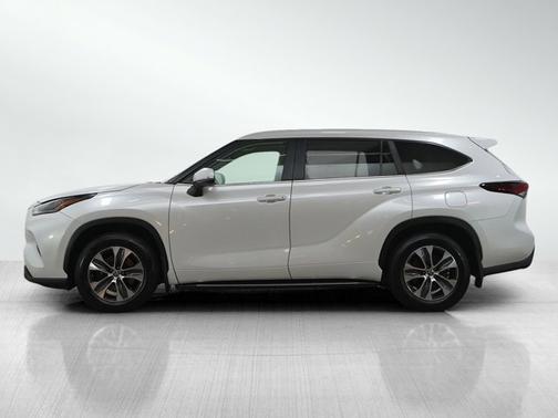 Wind Chill Pearl 2024 Toyota Highlander XLE