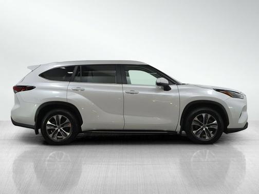 Wind Chill Pearl 2024 Toyota Highlander XLE