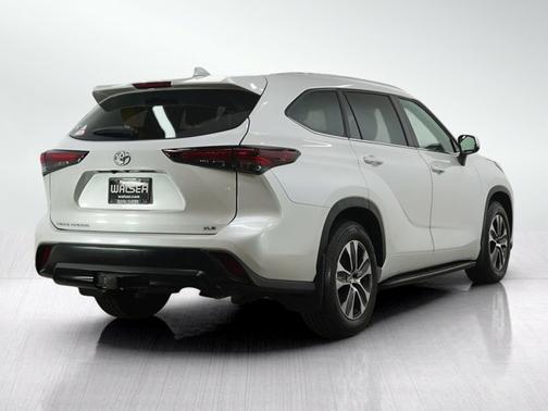 Wind Chill Pearl 2024 Toyota Highlander XLE