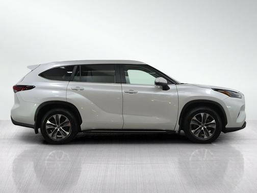 Wind Chill Pearl 2024 Toyota Highlander XLE