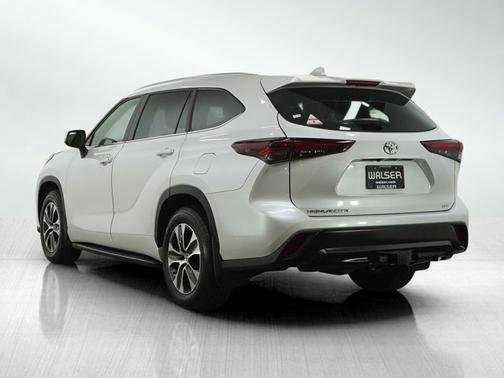 Wind Chill Pearl 2024 Toyota Highlander XLE