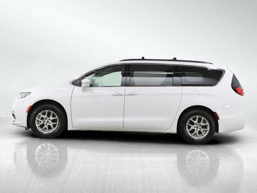 Bright White Clearcoat 2022 Chrysler Pacifica Touring L