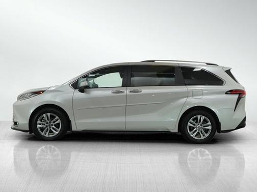 2023 Toyota Sienna Limited