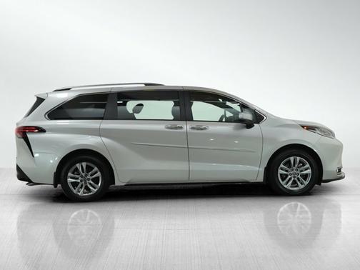 2023 Toyota Sienna Limited