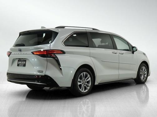 2023 Toyota Sienna Limited