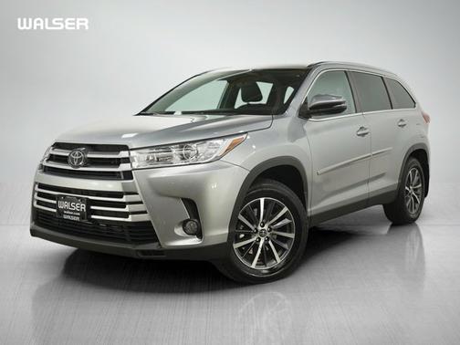 Celestial Silver Metallic 2019 Toyota Highlander XLE