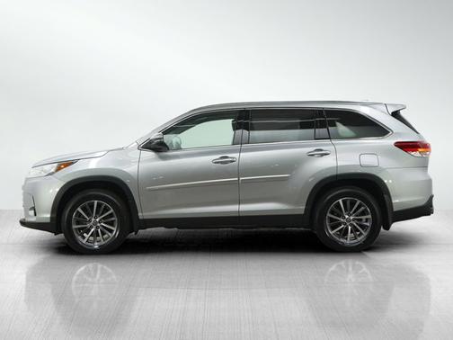 Celestial Silver Metallic 2019 Toyota Highlander XLE