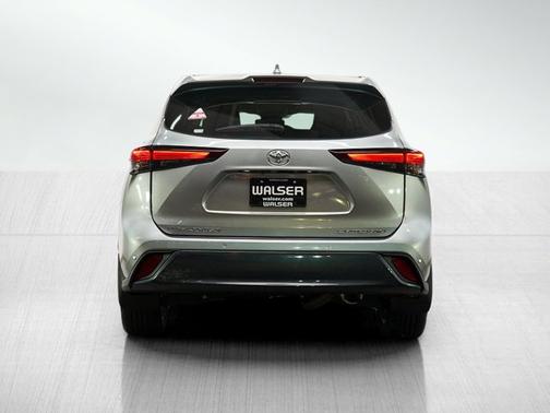Celestial Silver Metallic 2024 Toyota Highlander Limited