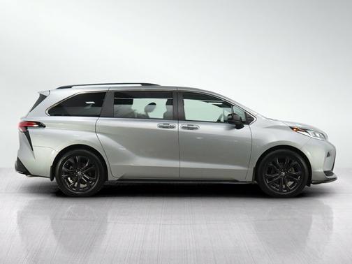 Celestial Silver Metallic 2022 Toyota Sienna XSE
