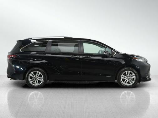 2021 Toyota Sienna Limited 7-Passenger