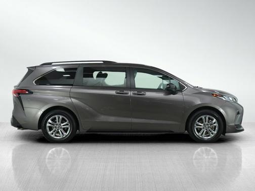2022 Toyota Sienna XSE