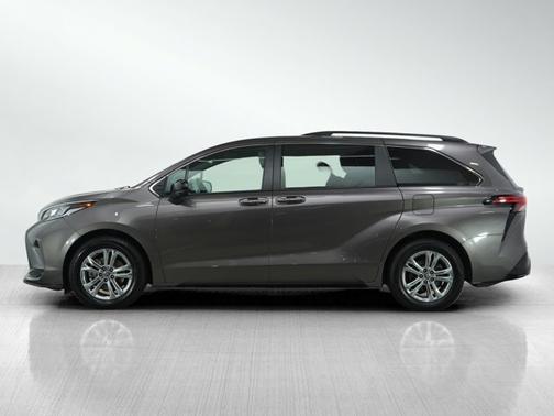 2022 Toyota Sienna XSE
