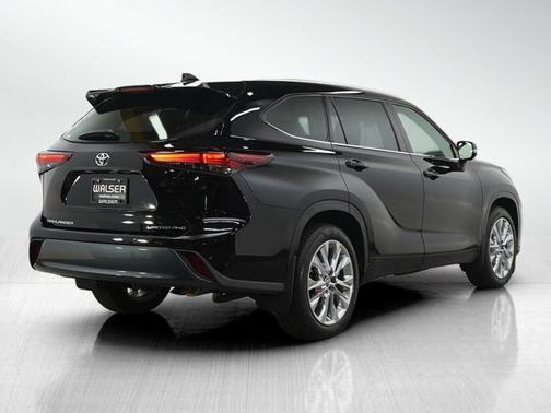 Midnight Black Metallic 2024 Toyota Highlander Limited