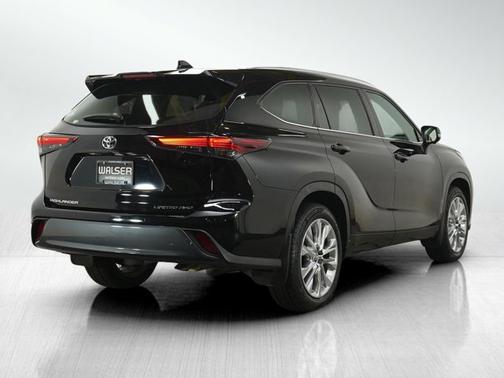 Midnight Black Metallic 2024 Toyota Highlander Limited