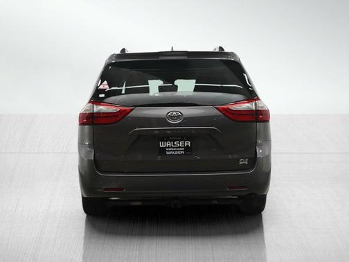 2018 Toyota Sienna XLE