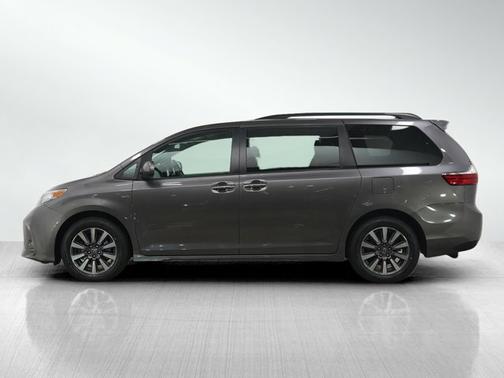 2018 Toyota Sienna XLE