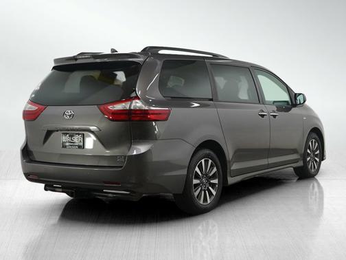 2018 Toyota Sienna XLE
