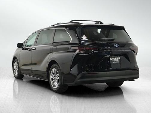 Midnight Black Metallic 2024 Toyota Sienna XLE