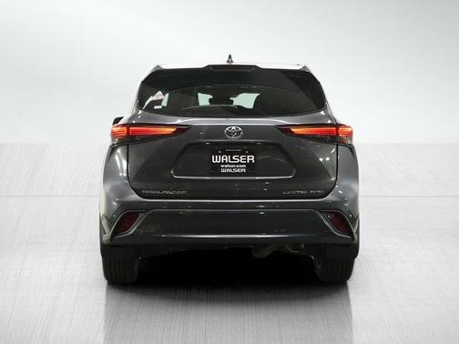 Magnetic Gray Metallic 2024 Toyota Highlander Limited