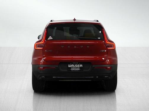 2023 Volvo XC40 Ultimate Dark Theme