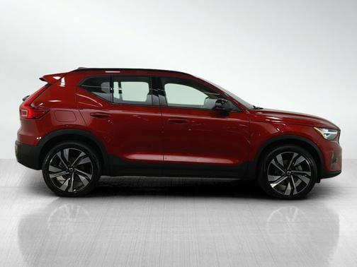 2023 Volvo XC40 Ultimate Dark Theme