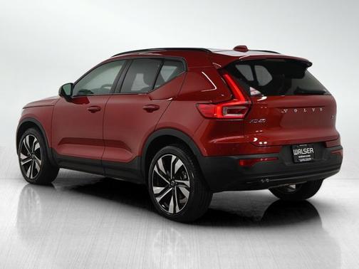 2023 Volvo XC40 Ultimate Dark Theme