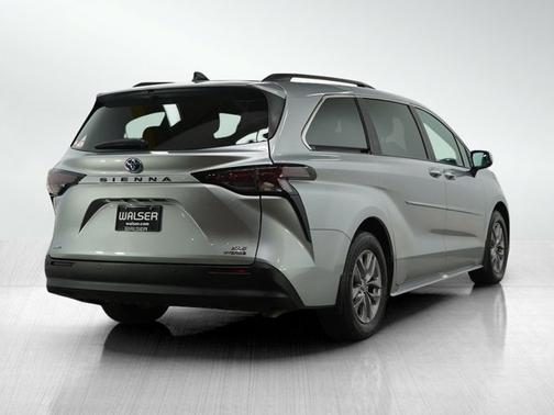 2024 Toyota Sienna XLE
