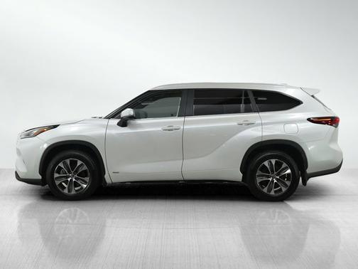 2025 Toyota Highlander Hybrid XLE
