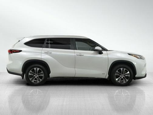 2025 Toyota Highlander Hybrid XLE