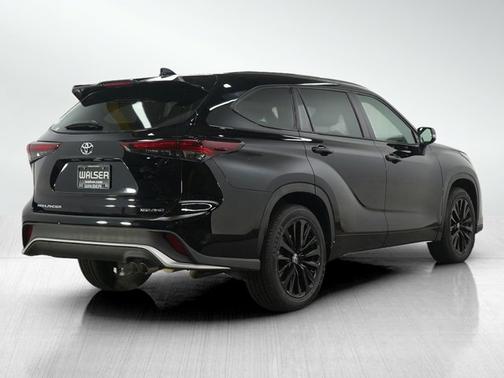 Midnight Black Metallic 2025 Toyota Highlander XSE