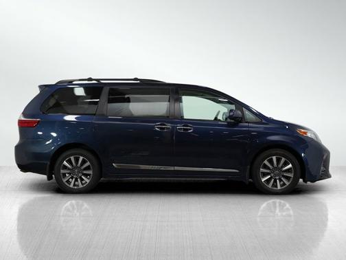 2018 Toyota Sienna XLE