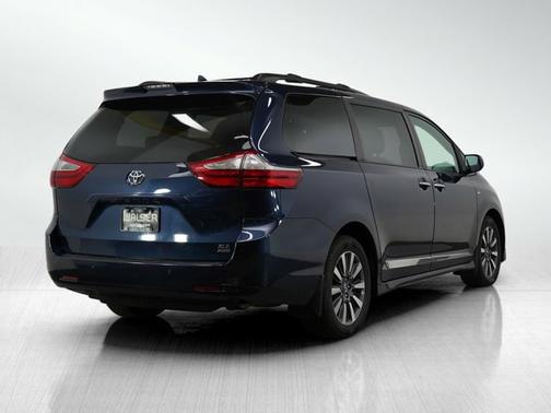 2018 Toyota Sienna XLE