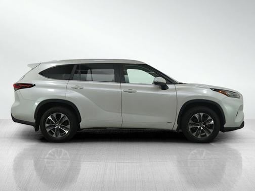 2024 Toyota Highlander Hybrid XLE